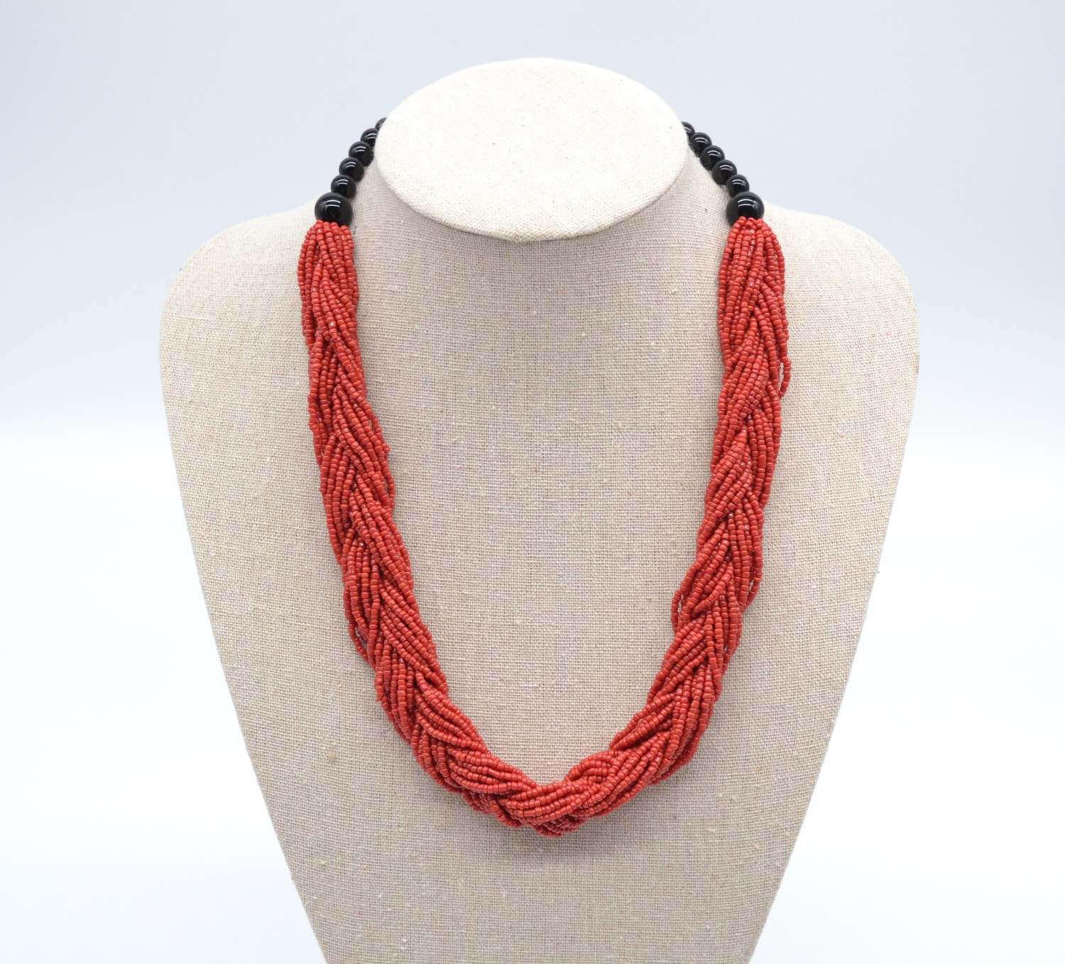 Collier de perles rouges multi-rangs