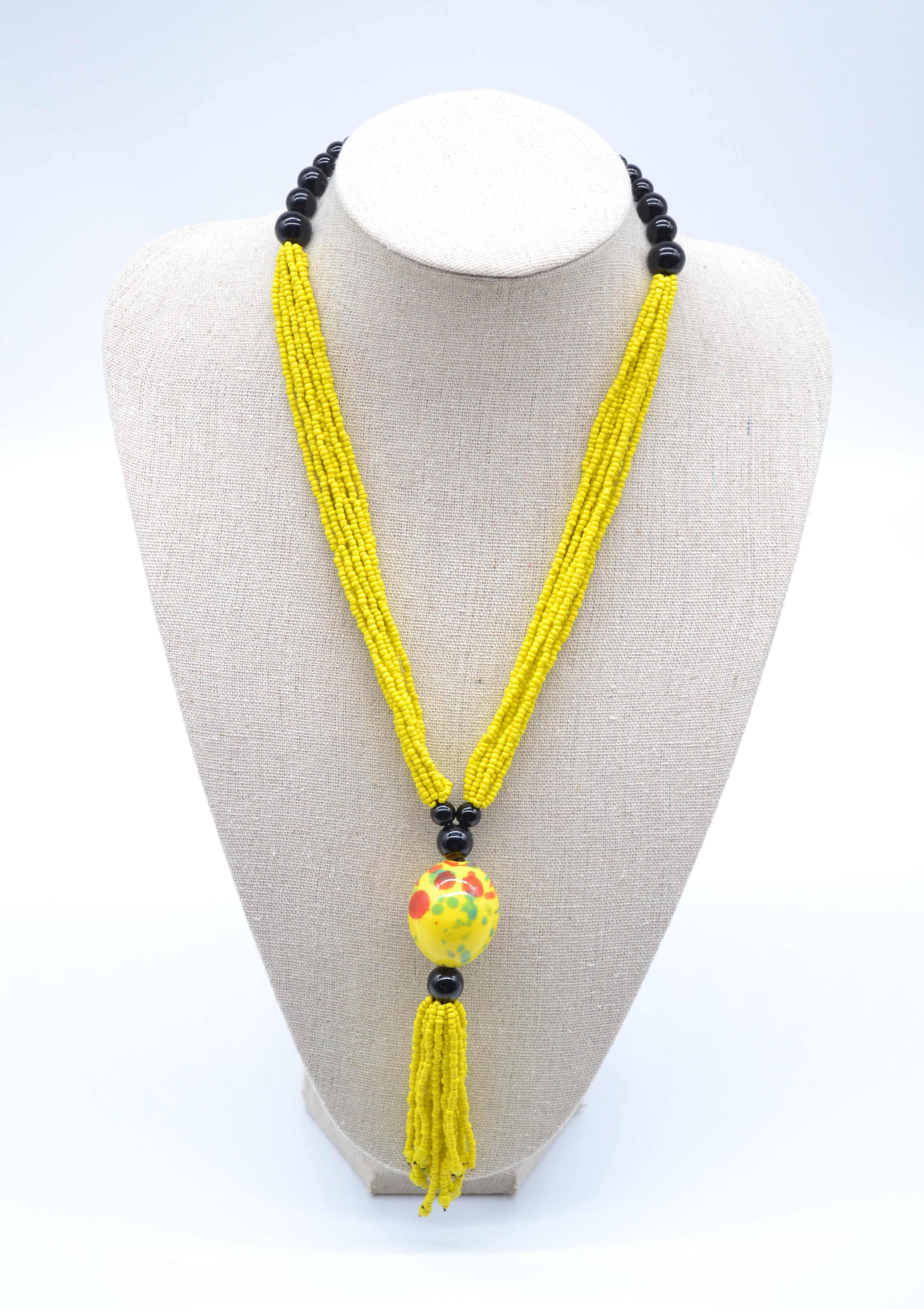 Collier de perles jaunes avec pendentif lumineux