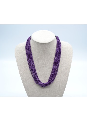Collier artisanal de perles violettes