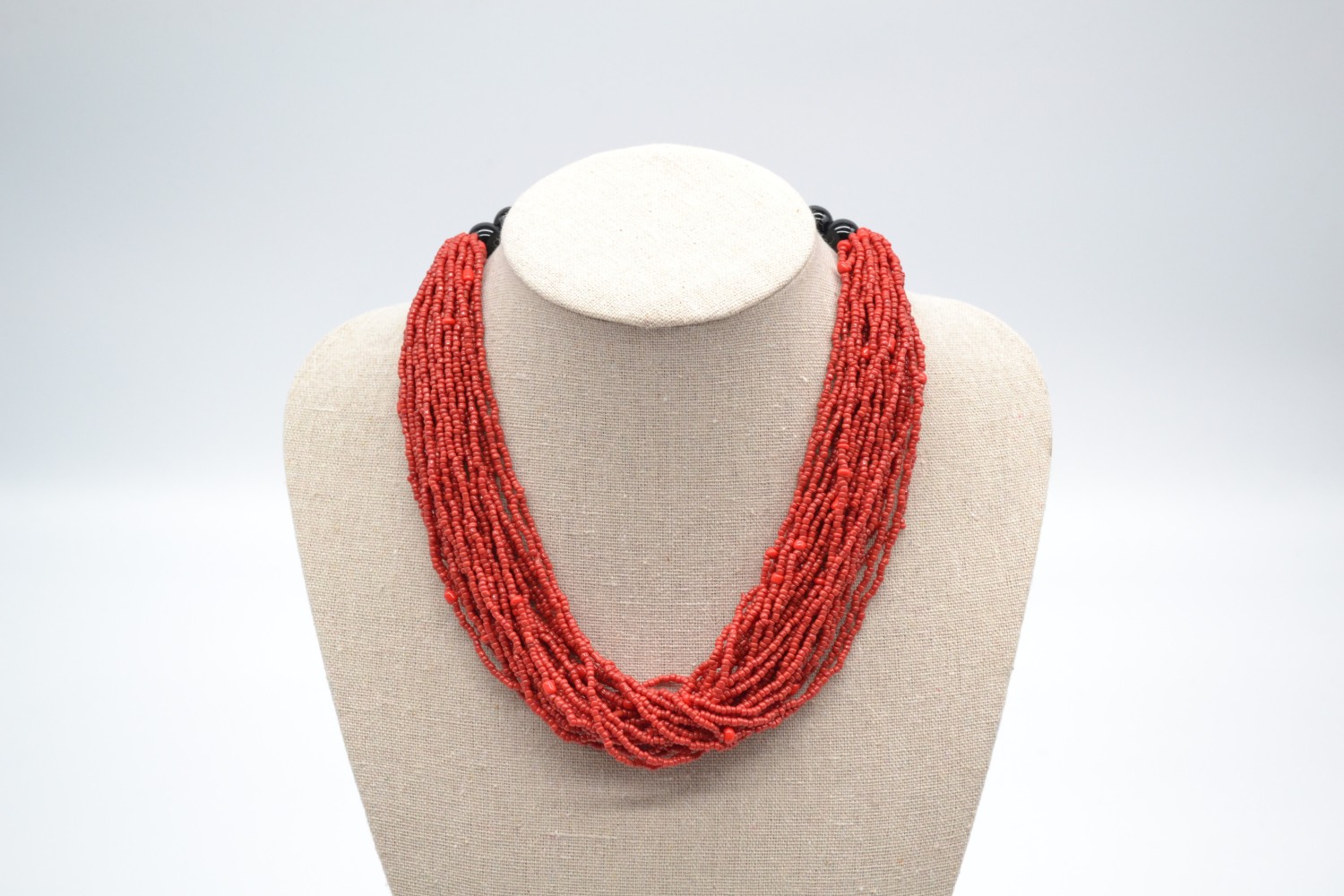 Collier ethnique de perles rouges