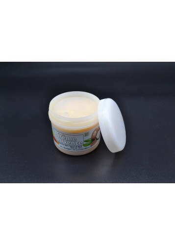 Beurre de Karité Naturel au miel du Togo 125 grammes Beurre de Karité Naturel au miel du Togo 125 grammes