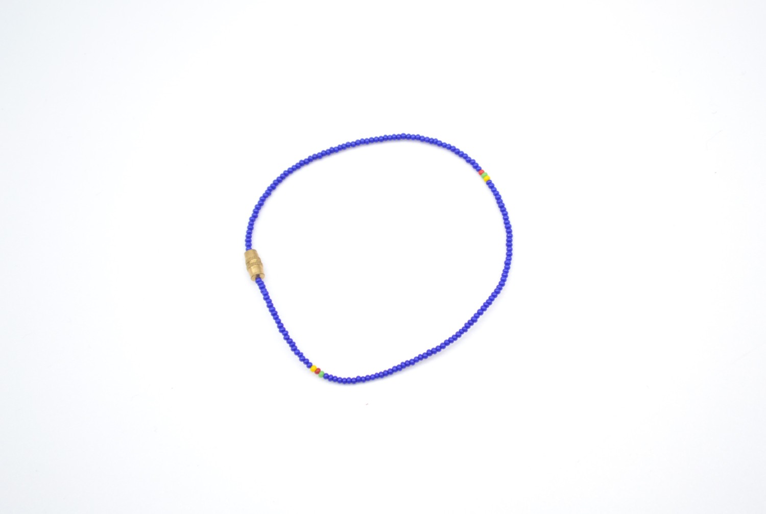 Bracelet multicolore avec perles bleues