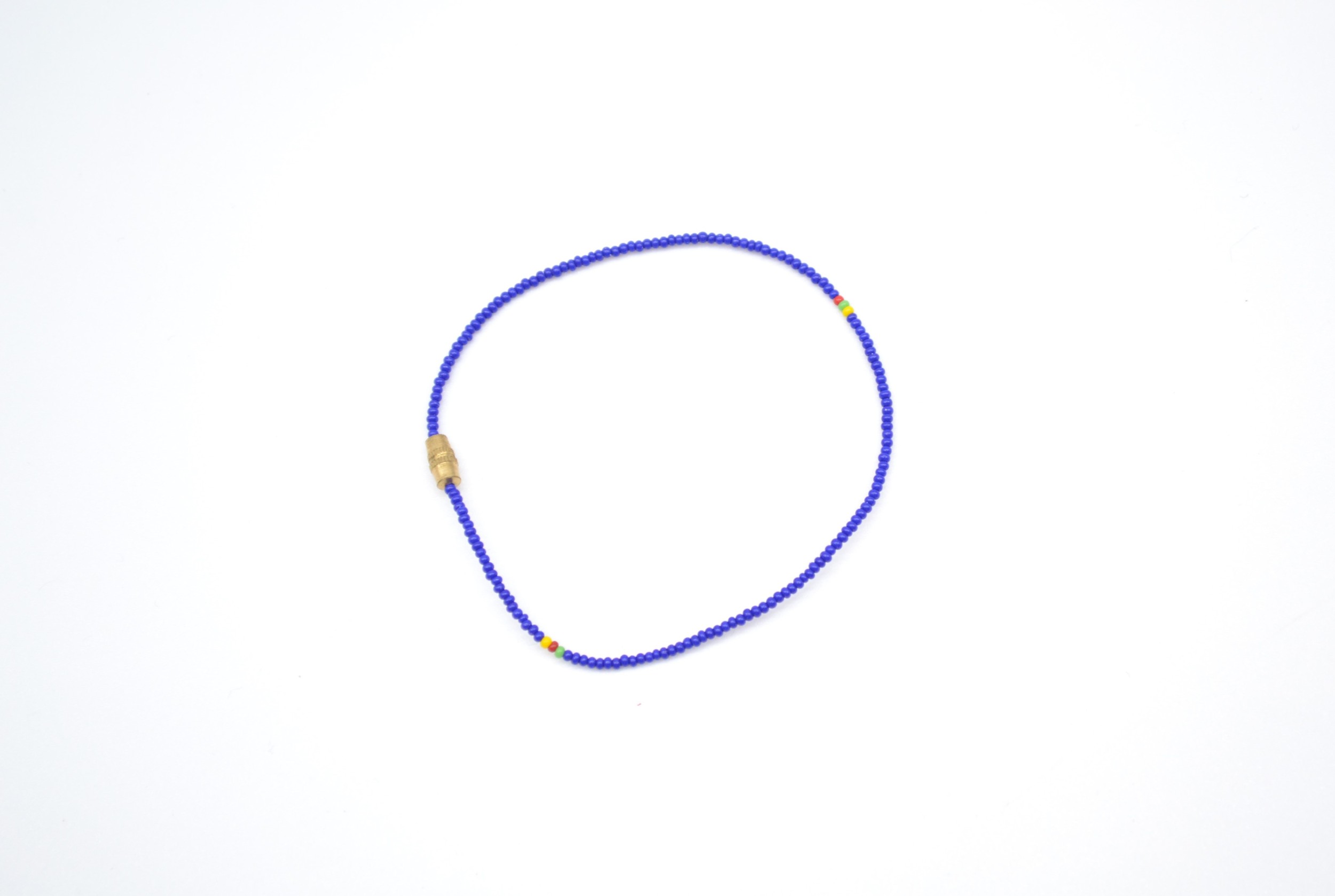 Bracelet multicolore avec perles bleues