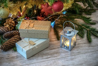 7 Idées de Cadeaux uniques en Tissu Wax pour Fêter Noël avec Style